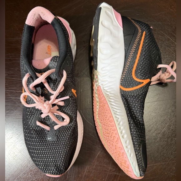 Nike Renew Run Running Shoes black and pink sz:7.5 - Picture 1 of 9